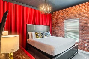 5 slaapkamers, een strijkplank/strijkijzer, wifi, beddengoed