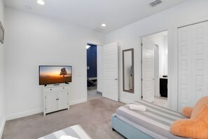 5 bedrooms, iron/ironing board, WiFi, bed sheets