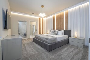 10 slaapkamers, een strijkplank/strijkijzer, wifi, beddengoed