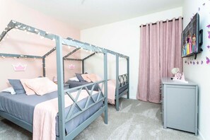 9 bedrooms, iron/ironing board, WiFi, bed sheets - Last Minute Disney Getaway! Villa with Private Pool & Hot Tub. Book Now! #113699 (Orlando)