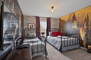 4 bedrooms, iron/ironing board, WiFi, bed sheets
