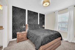 6 bedrooms, iron/ironing board, WiFi, bed sheets
