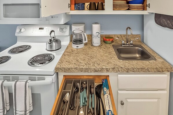 Fridge, microwave, oven, stovetop