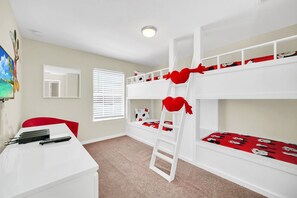 4 habitaciones, tabla de planchar con plancha, wifi y ropa de cama 