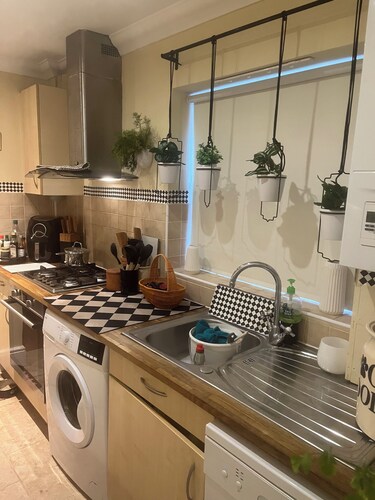 Relaxing double room
In quaint cottage