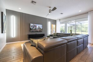 Smart TV - Last Minute Disney! Private Pool, Game Room & Themed Bedrooms. Book Now! #114379 (Orlando)