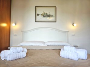 2 bedrooms, iron/ironing board, WiFi, bed sheets - [Parking,WiFi, Netflix] Sunny Sea View Haven (Rapallo)