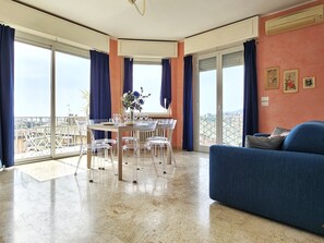 Living area - [Parking,WiFi, Netflix] Sunny Sea View Haven (Rapallo)