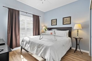 5 bedrooms, iron/ironing board, WiFi, bed sheets - Last Minute Disney Getaway! Townhouse with Private Pool. Book Now! #114369 (Orlando)