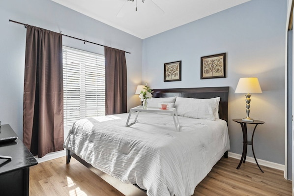 5 bedrooms, iron/ironing board, WiFi, bed sheets