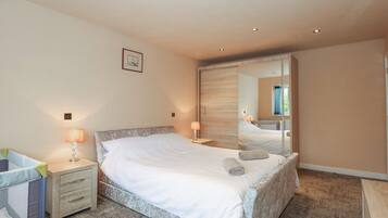 7 bedrooms, individually decorated, individually furnished, free WiFi