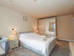 7 bedrooms, individually decorated, individually furnished, free WiFi