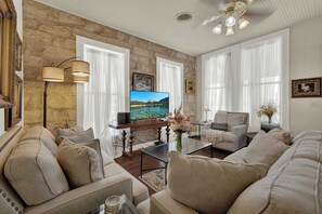 TV, offices - Two Suite Getaway with Balcony overlooking Main St (Fredericksburg)