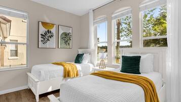 4 bedrooms, iron/ironing board, WiFi, bed sheets