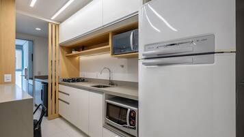 Perushuoneisto | Yksityinen keittiö | Keittoastiat/astiat/ruokailuvälineet