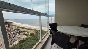 Basic Apartment | Dining - SHC - Condominium With Pool 50m From the Beach in Picarras (Picarras)