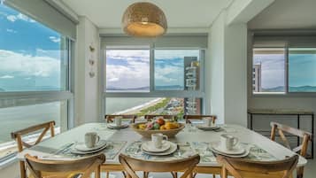 Basic Apartment | Dining