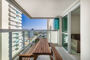 Basic Apartment | Outdoor dining