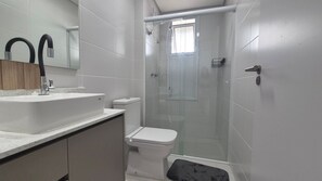 Basic Apartment | Bathroom - SHC - Condominium With Pool 50m From the Beach in Picarras (Picarras)