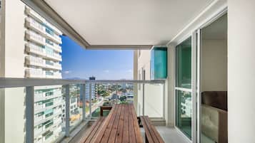 Basic Apartment | Outdoor dining