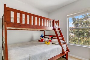 3 quartos, ferros/tábuas de passar roupa, Wi-Fi, roupa de cama