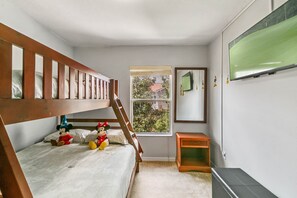 3 bedrooms, iron/ironing board, WiFi, bed sheets