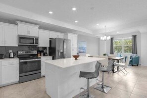 Fridge, microwave, oven, stovetop - Last Minute Disney Getaway! Luxury Condo with Private Balcony. Book Now! #116855 (Orlando)