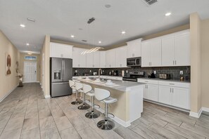 Fridge, microwave, oven, stovetop - Last Minute Disney Getaway! Private Pool, Hot Tub & Game Room. Book Now! #116419 (Orlando)