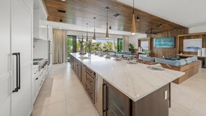 House, Accessible | 7 bedrooms, Internet - Deep Blue Sea in Sarasota (Siesta Key)