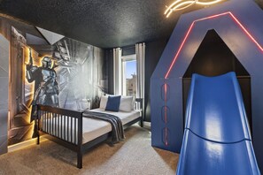9 quartos, ferros/tábuas de passar roupa, Wi-Fi, roupa de cama