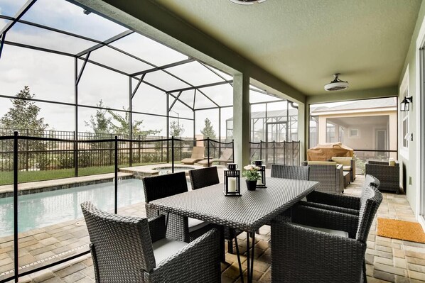 Outdoor dining