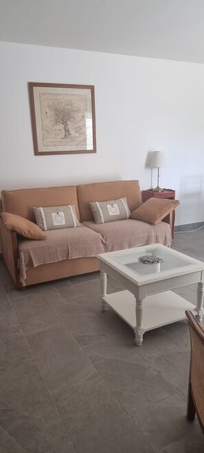 Living area - Traditional Corsican house. Garden 450 m2. Family vacation (Pila-Canale)