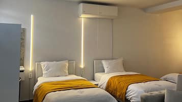 Apartament Deluxe | 3 dormitoris, caixa forta a l'habitació, escriptori i cortines opaques