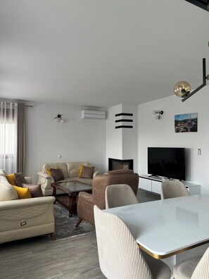 Deluxe Apartment | Living area - HOTEL TREVA  (Prizren)