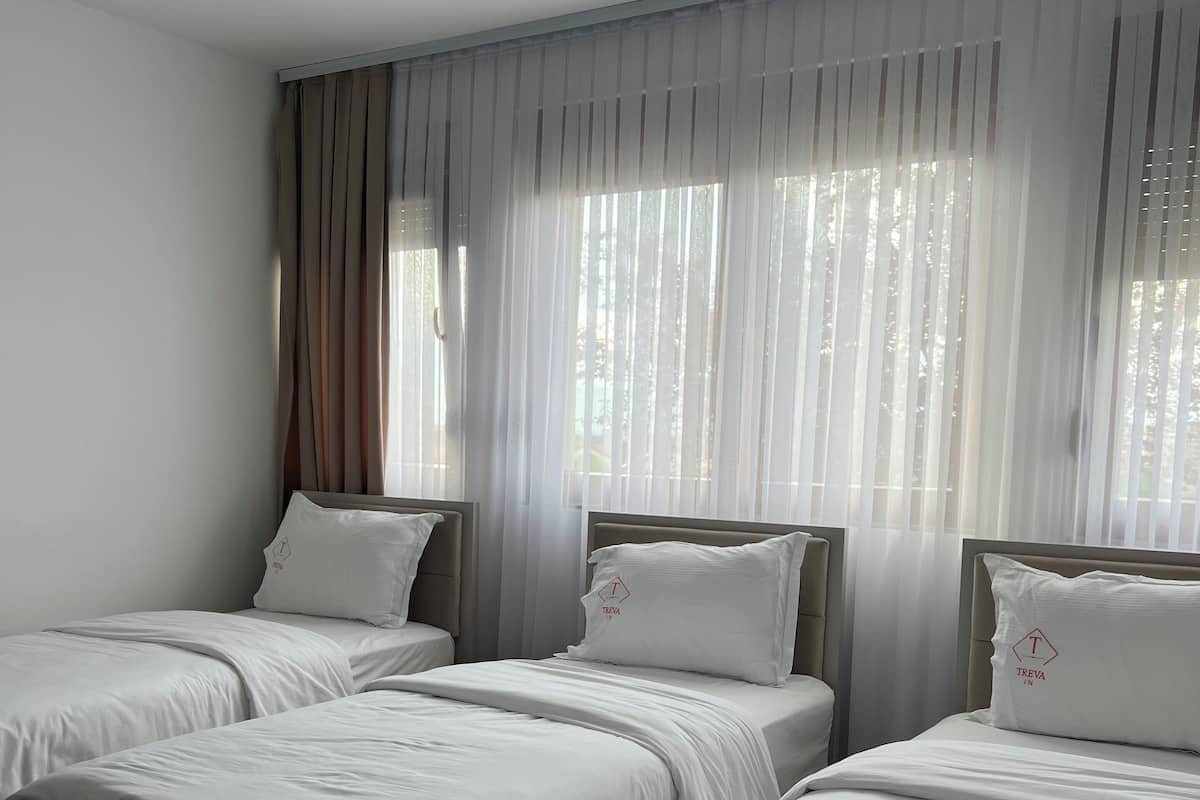 Departamento Deluxe | 3 habitaciones, caja de seguridad en la habitación y escritorio