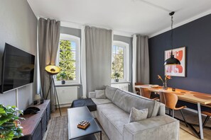 Smart TV, fireplace, video games, DVD player