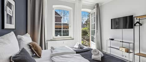 3 bedrooms, iron/ironing board, travel crib, free WiFi