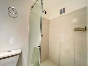 Dusche, Handtücher, Seife, Toilettenpapier