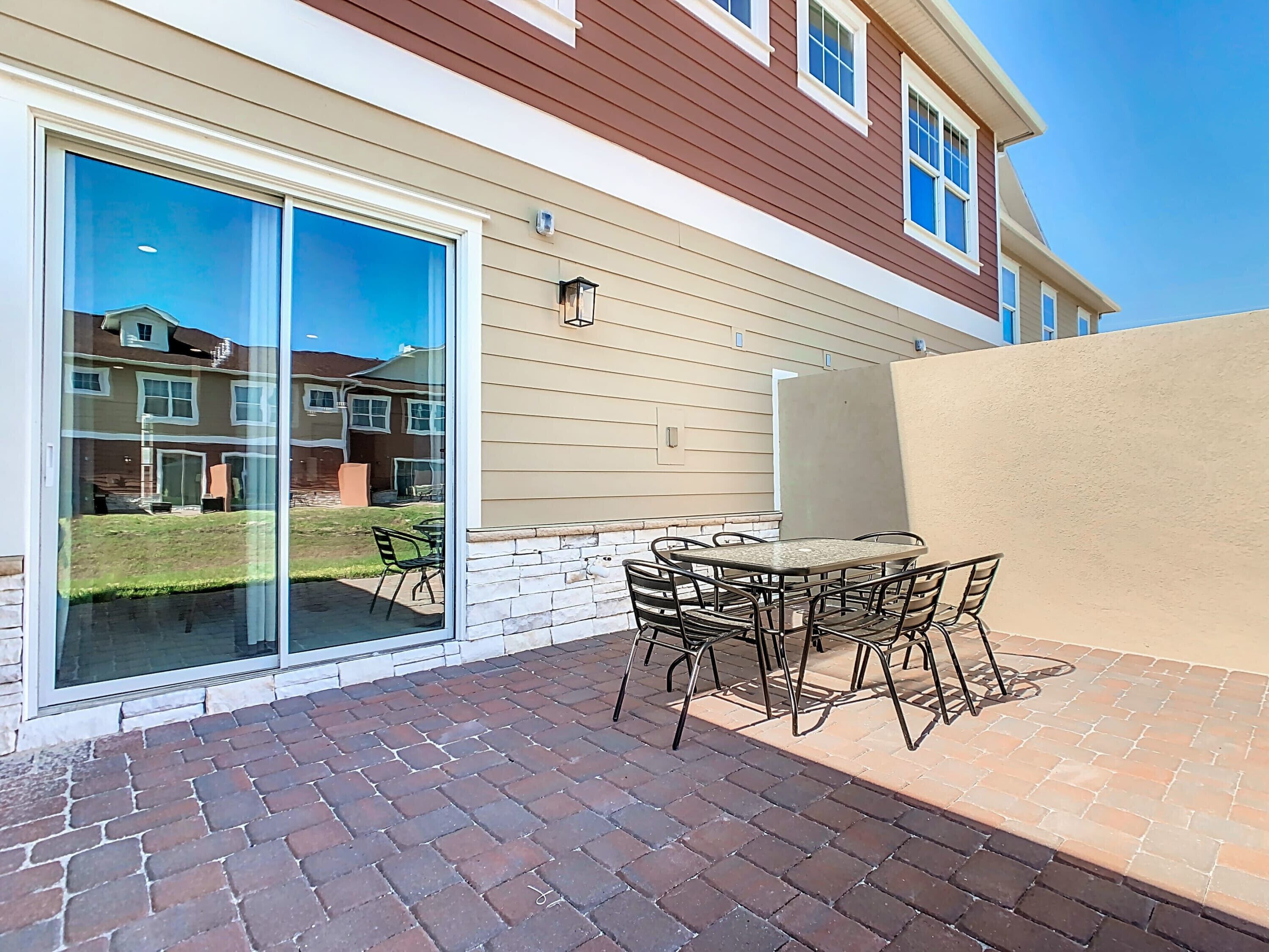 屋外ダイニングエリア