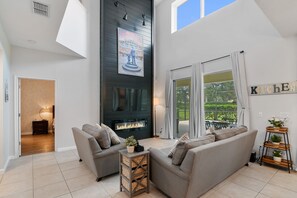 Smart TV, fireplace