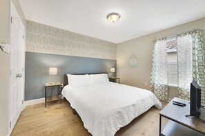 5 bedrooms, iron/ironing board, WiFi, bed sheets
