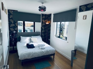 1 Schlafzimmer, Zimmersafe, Schreibtisch, schallisolierte Zimmer