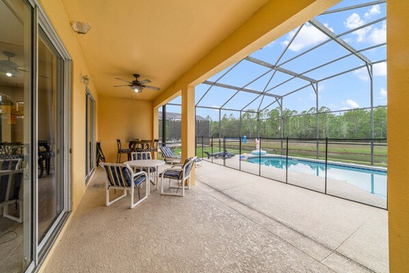 Een verwarmd zwembad