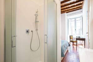 1 chambre, fer et planche à repasser, Wi-Fi gratuit, draps fournis