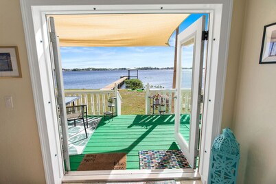 LakeFront Sunrise Cottage