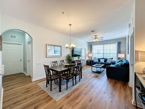 Smart TV - Last Minute Disney Getaway! Luxury Condo with Private Balcony. Book Now! #117701 (Orlando)