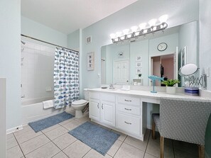 Hårføner og håndklær