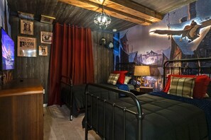 5 bedrooms, iron/ironing board, WiFi, bed sheets