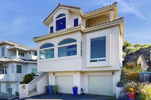 Exterior - Lovely House w/Beautiful Ocean Views, Grill & Jetted Tub - Walk  to Beach & Town (Cayucos)