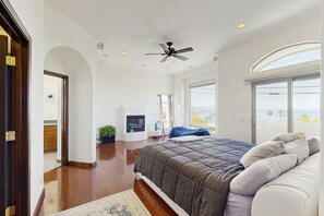 3 bedrooms, iron/ironing board, internet, bed sheets